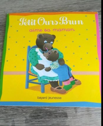 Petit ours brun aime sa maman 