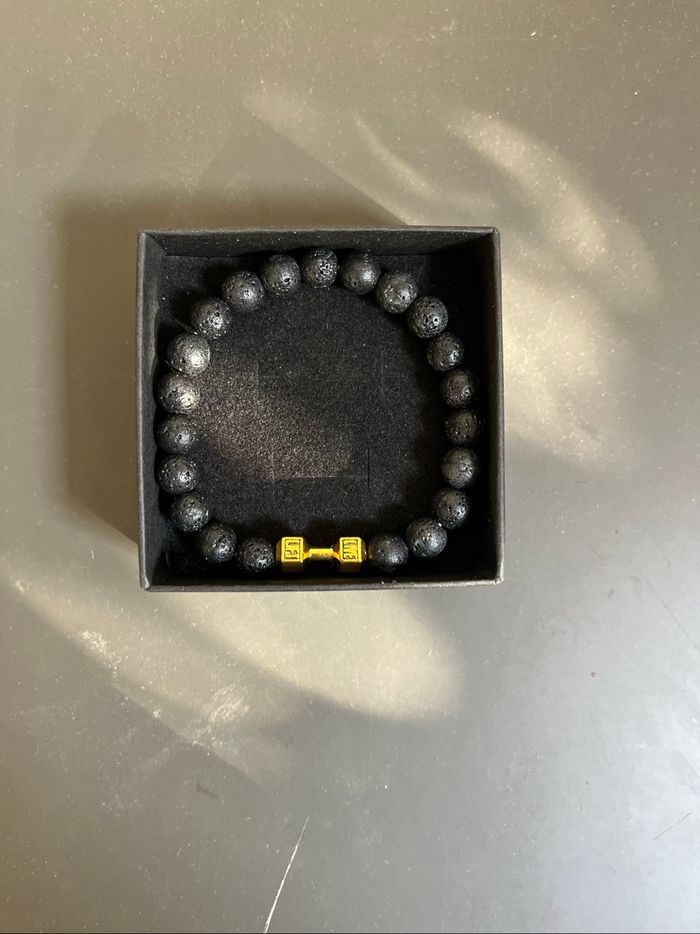 Bracelet noir altère