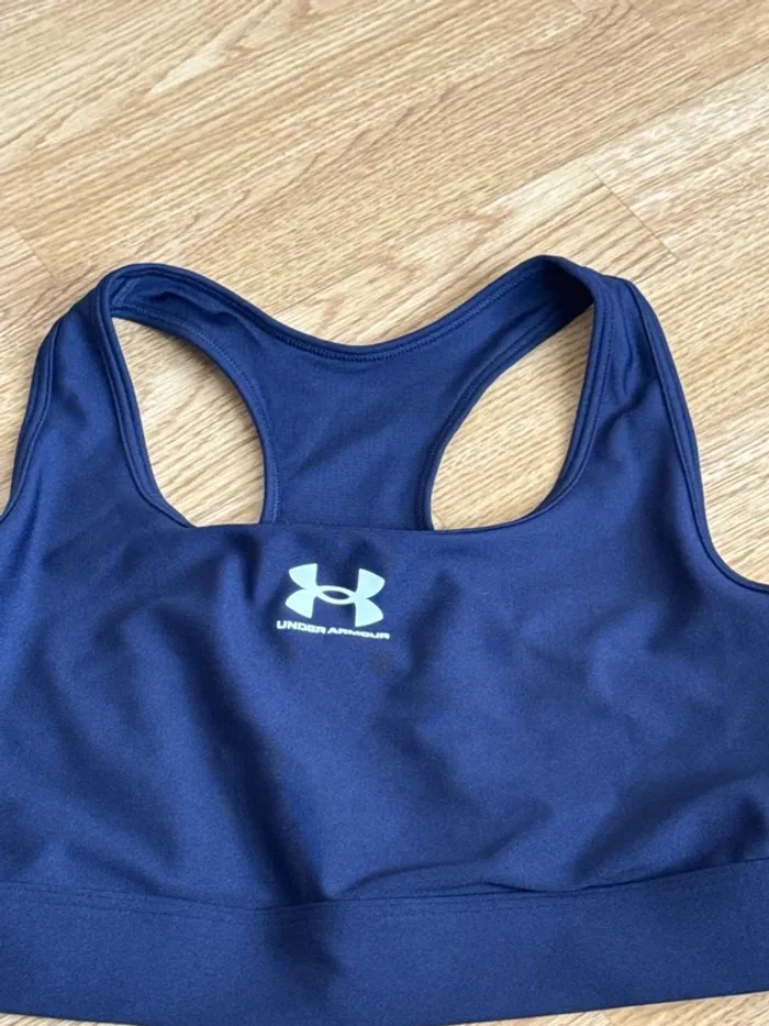 Brassière de sport under armour XS marine. - photo numéro 2