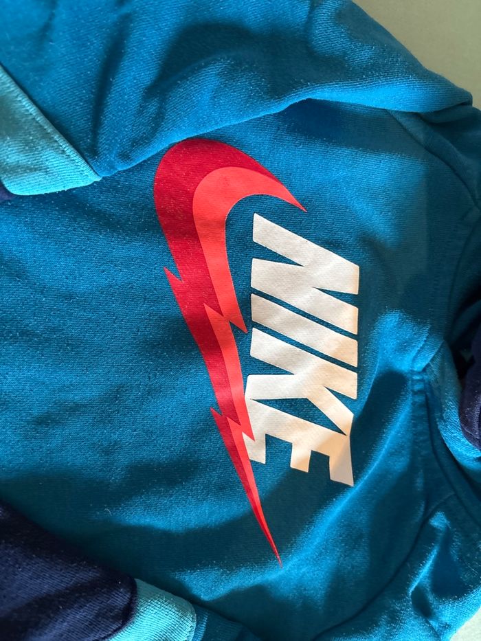 Vends sweat Nike 6-7 ans très bon état - photo numéro 2