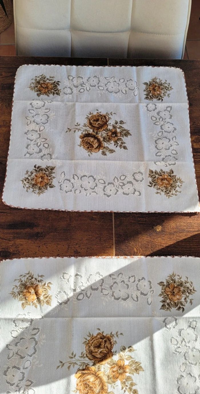 Ensemble de 7 napperons anciens Vintage dessous d'assiette fleuris - photo numéro 7