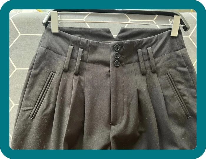 Pantalon taille haute forme carotte à pinces noir - BCBGmaxazria - photo numéro 4