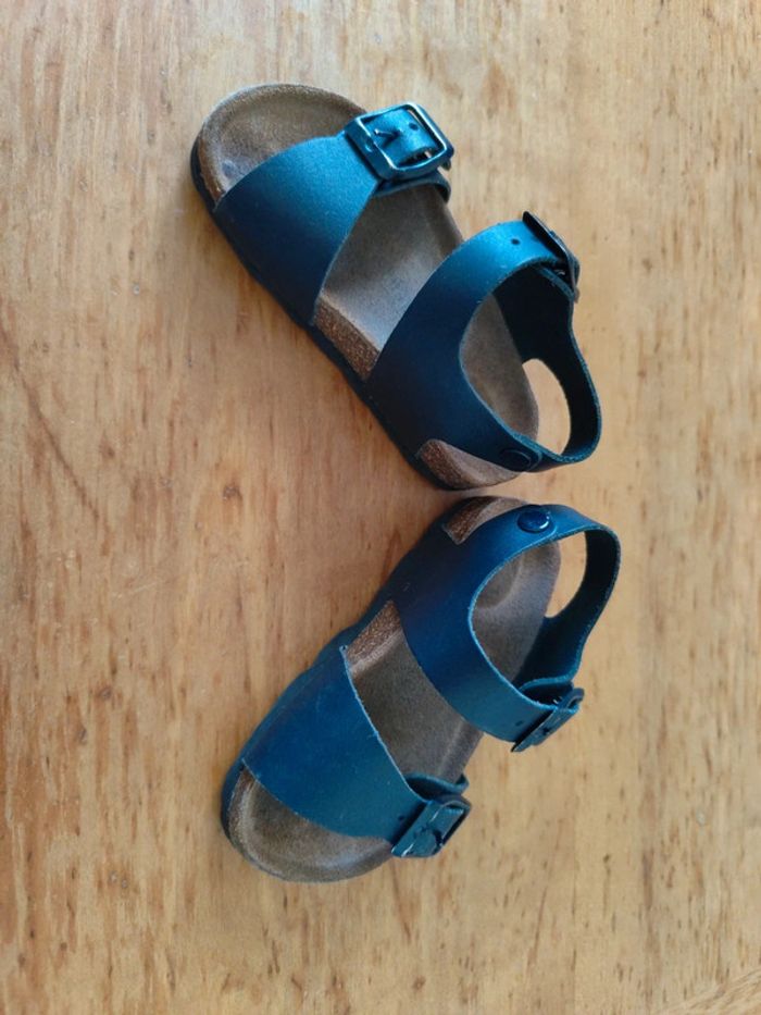 Paire de sandalettes bleu marine 2 brides taille 21 Besson - photo numéro 2