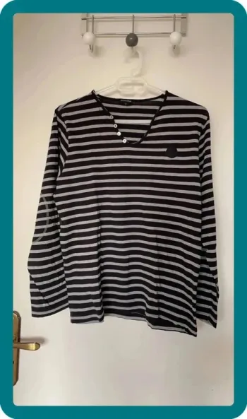Haut noir gris