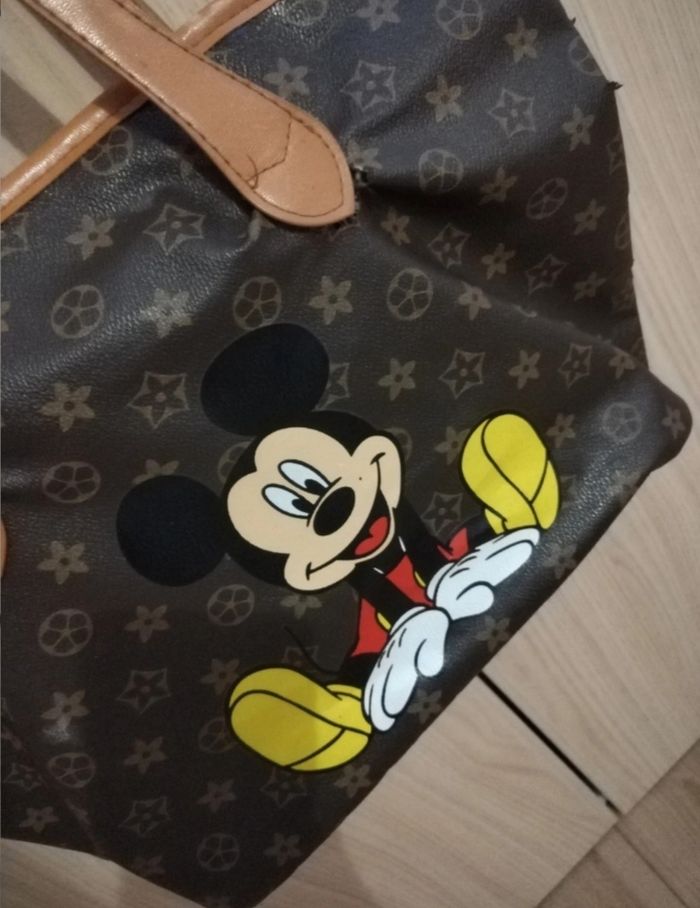 Sa a main Mickey - photo numéro 3