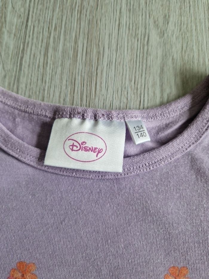 T shirt longue manche raiponce taille 134/140 marque c&a en très bon état - photo numéro 4