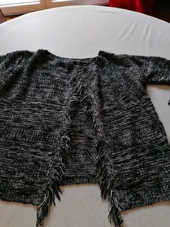 Très beau gilet comme neuf belle qualité très agréable