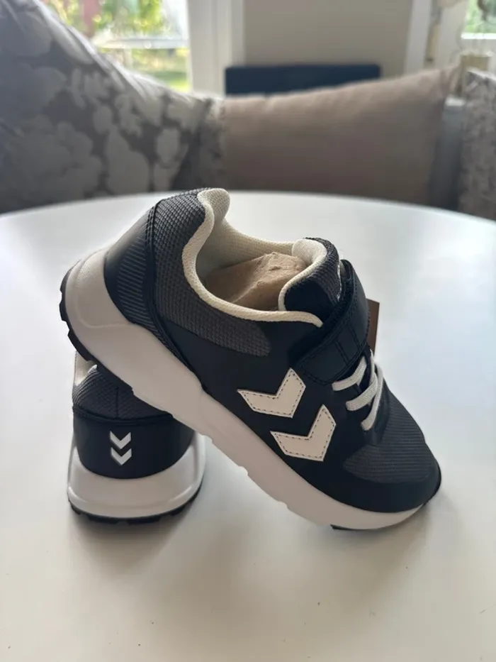 Baskets Hummel Enfant – Taille 33 – Noir & Blanc - photo numéro 2