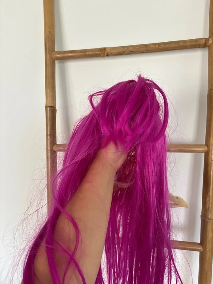 Perruque rose avec frange - photo numéro 9