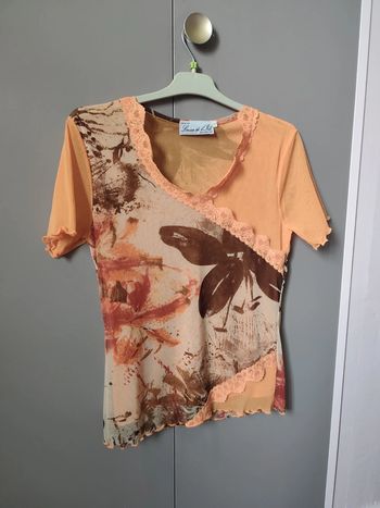 Tshirt orange motif fleur hibiscus création Laura de l'Isle S made in Italy