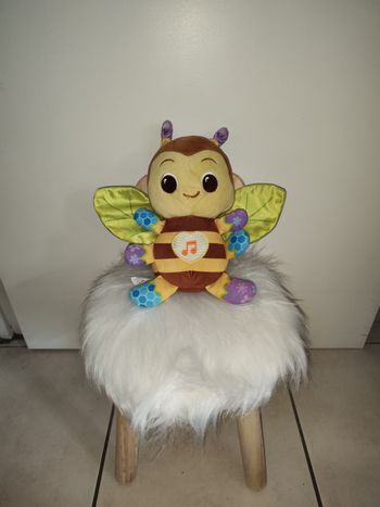 Peluche interactive Maëlle l'abeille
