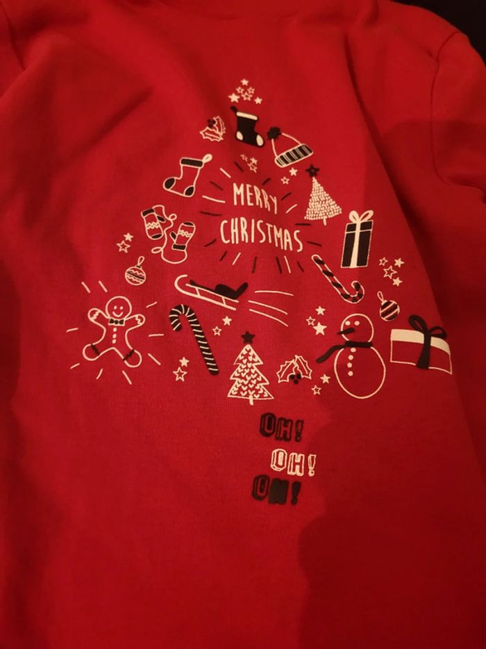 T shirt le lot le rouge est neuf le blanc mis 2 fois un peu de rouge est effacé - photo numéro 2