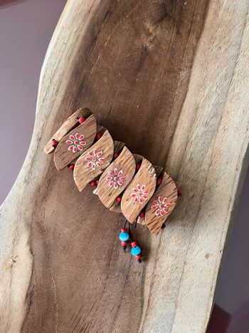 Gros bracelet en perle de bois