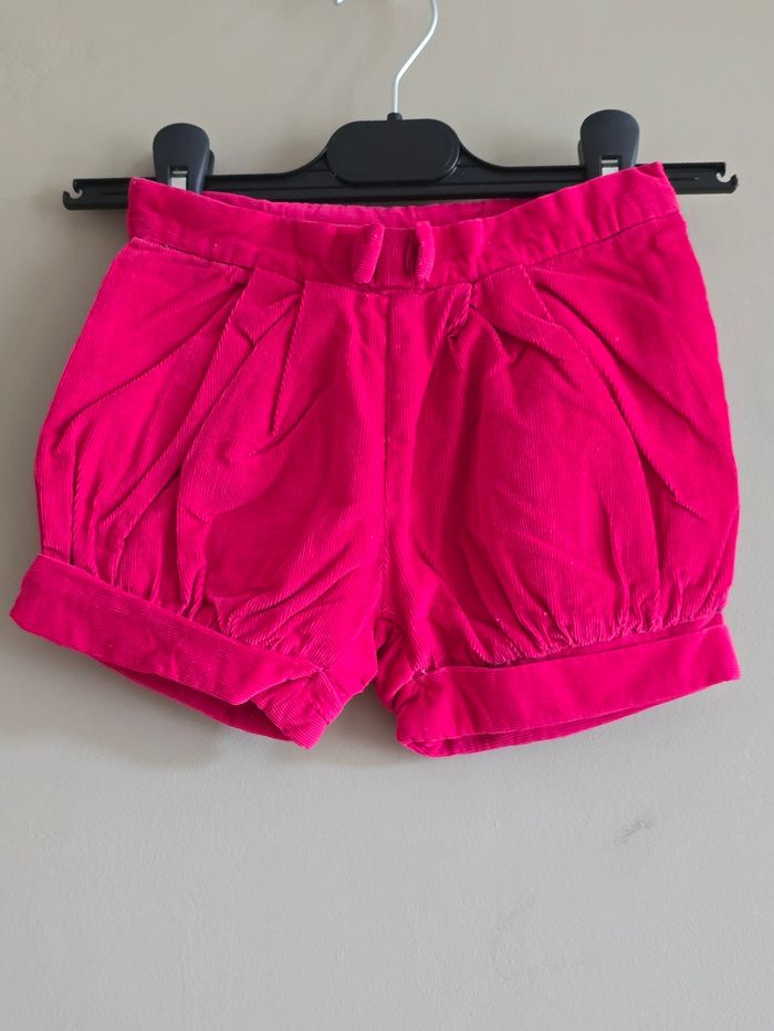 Short fille