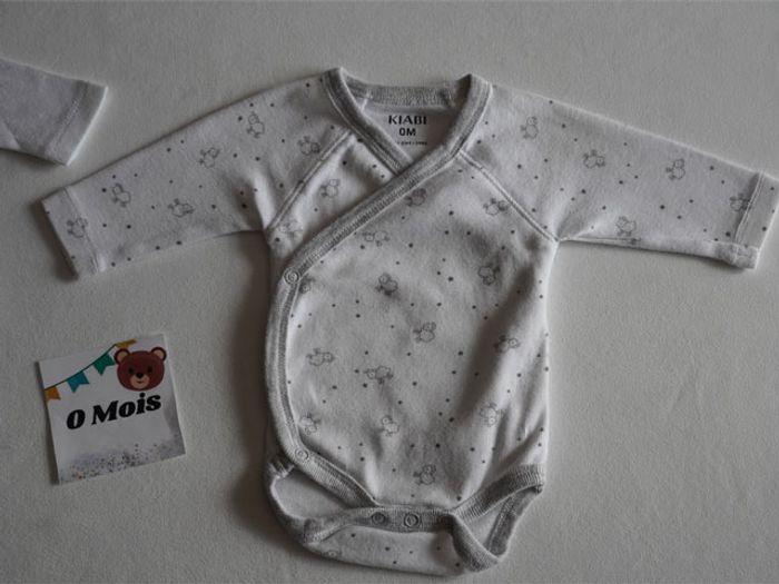 Lot kiabi 0m 48-51 cm : 3 Pyjamas velours fantaisies + 2 Bodies ML - photo numéro 8