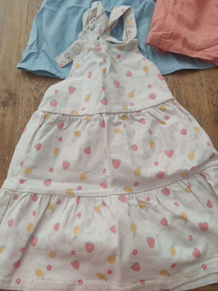 Lot 3 robes et une combi short 24 mois in extenso - photo numéro 5