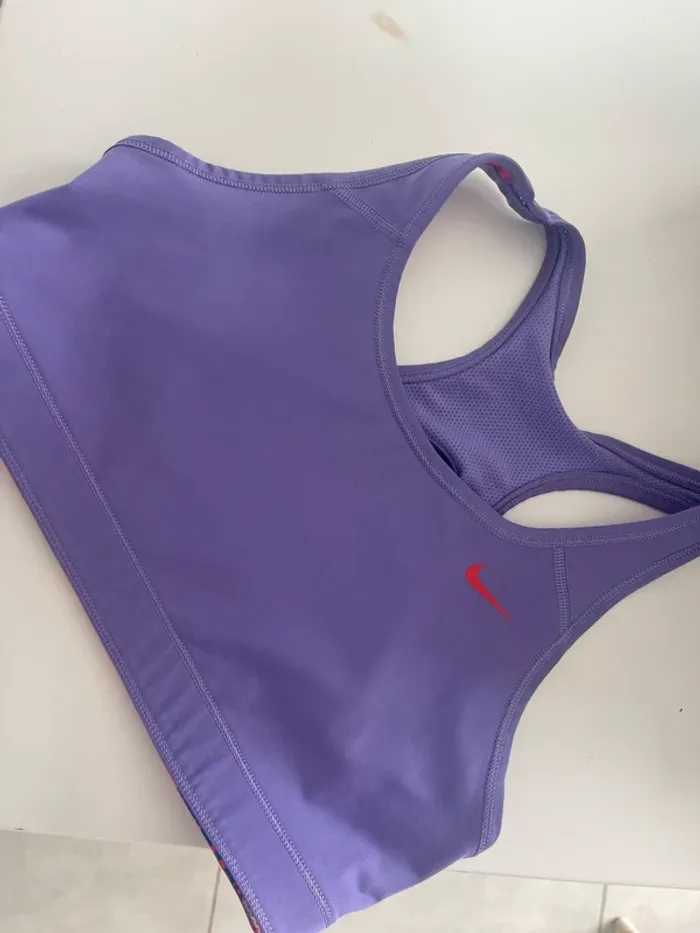 Brassiere fille Nike état neuf xl - photo numéro 4