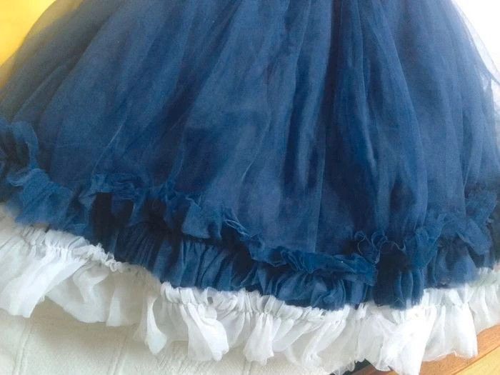 Robe de cérémonie volumineuse bleu marine et blanche 4 ans - photo numéro 4