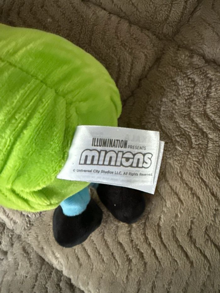 Peluches Minions neuves déguisées en fruits – Environ 20-25 cm – Idéal cadeau enfant ou déco - photo numéro 4