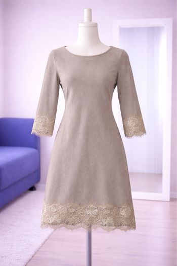Robe Élégante À Dentelle Beige