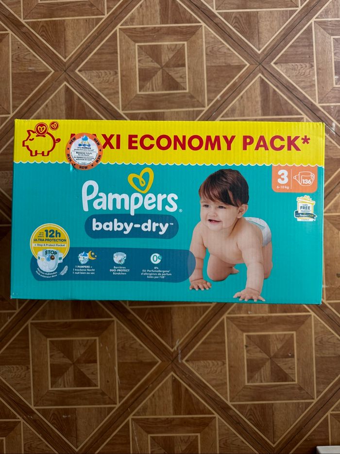 136 couches Pampers baby dry taille 3