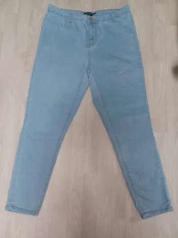 Jean femme prettylittlething