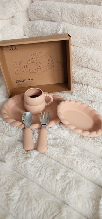 Magnifique coffret repas Princesse rose Neuf