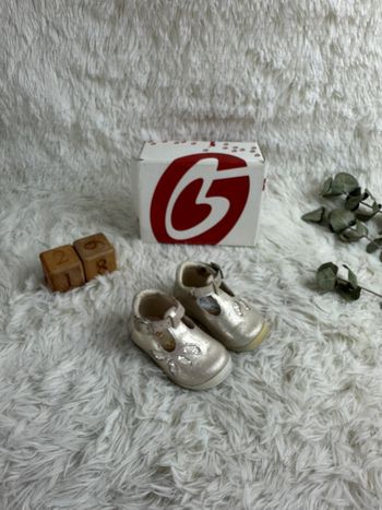 Paire de sandales dorées GBB taille 18