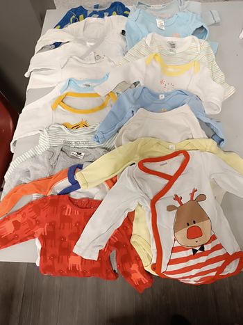 Lot de 18 body manches longues taille 3 mois