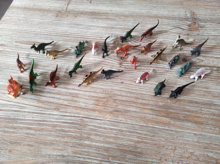 Lot de 26 petits dinosaures