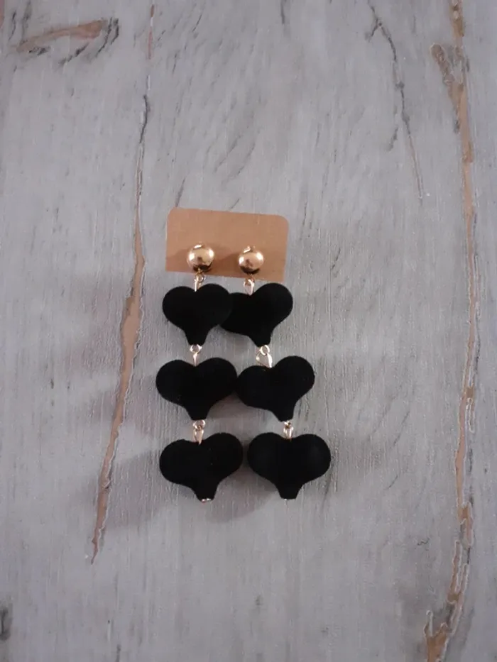 Boucles d'oreilles 3 coeurs noirs