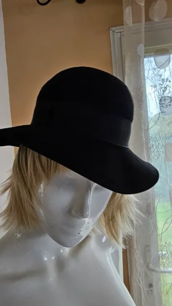 Chapeau noir femme T55