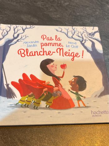 Livre jeunesse pas la pomme blanche neige