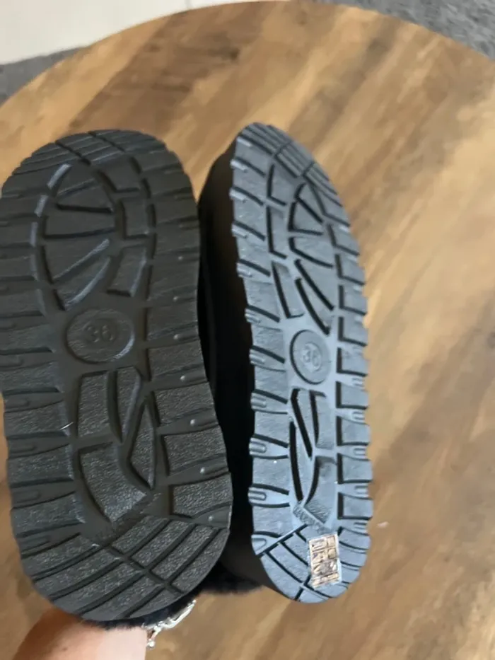 Boots neuve noir fourree et strass pointure 36 - photo numéro 4