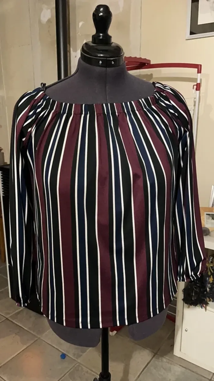 Blouse bordeaux et noir