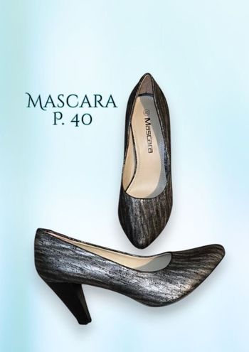 Magnifique escarpins neuves pointure 40 Effet noir argenté  Hauteur des talons 8 cm env