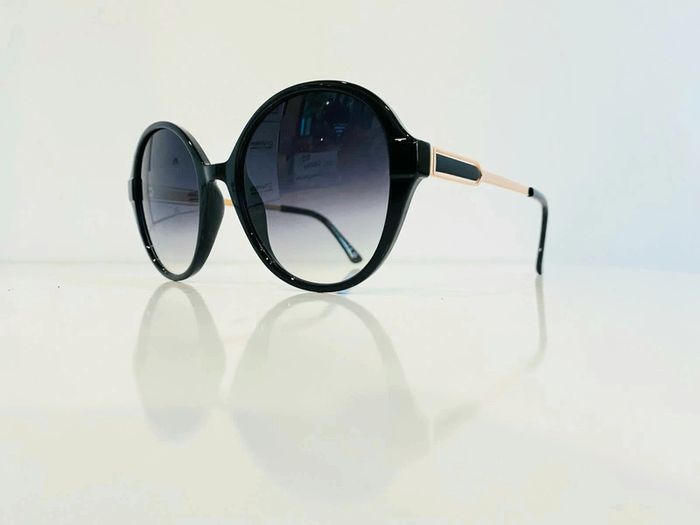 Lunette de soleil femme noire et dorée verres dégradés UV protection catégorie 3 - photo numéro 5