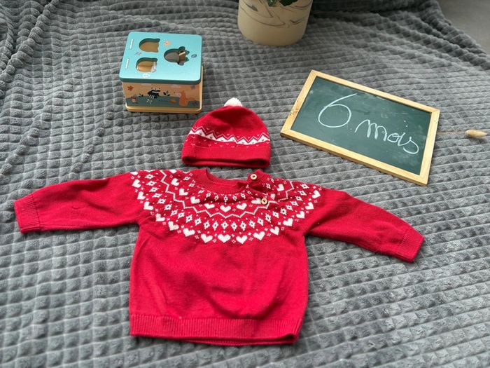 Pull h et m rouge,  et bonnet c et a, bébé mixte taille 6mois