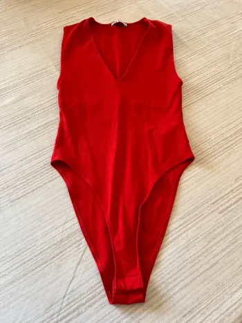 Body rouge Zara en taille S
