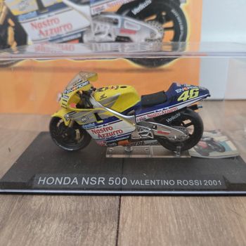Moto 1:24 avec socle, vitrine et fascicule