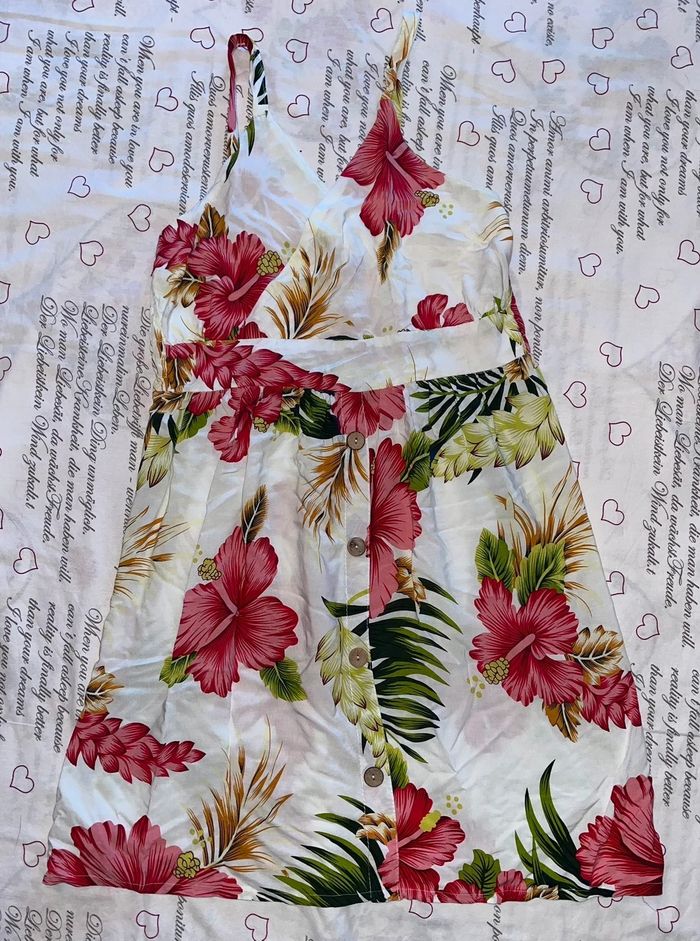 Abito bianco floreale con spalline sottili