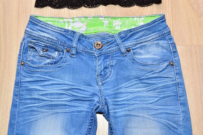 pantacourt jeans bleu et blanc taille 34 taille basse - photo numéro 4