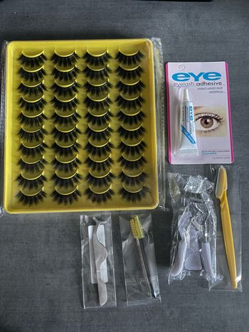 Lot faux cils et accessoires