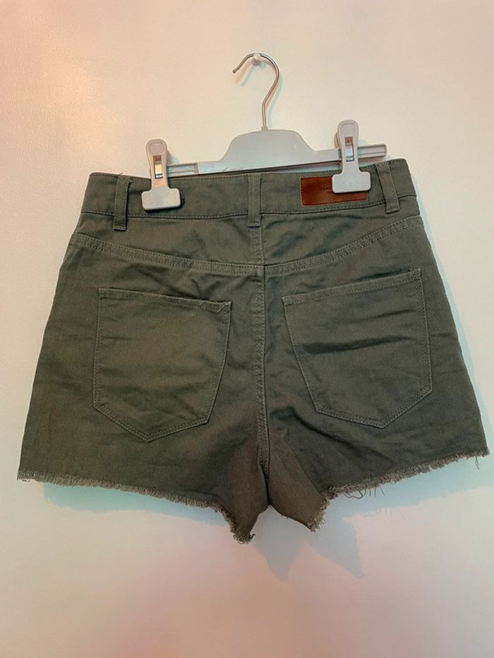 Short kaki - photo numéro 4