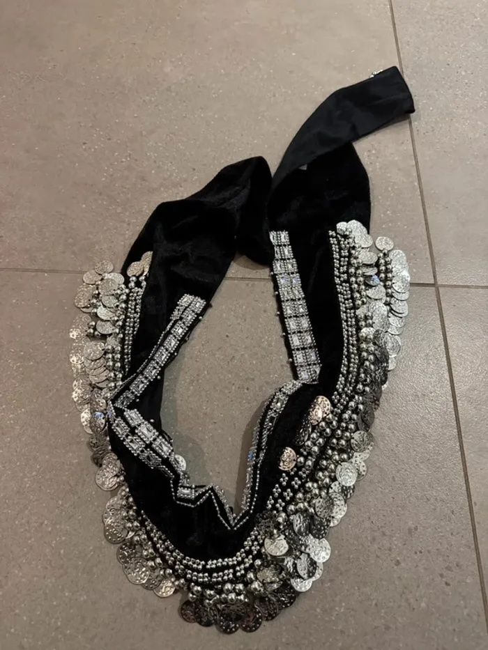 Accessoire de danse qui fait du bruit, très bon état, longueur 150cm