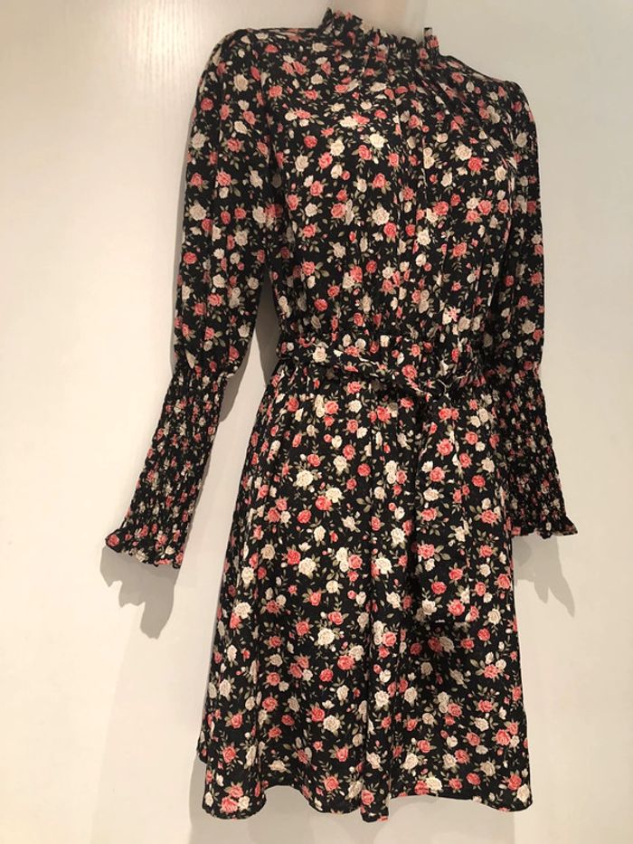 Robe fleurs  noir rose crème  beige taille S shein - photo numéro 19