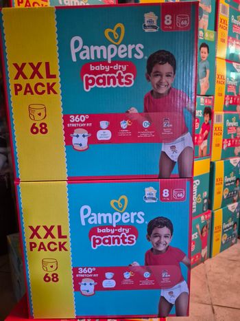 Couches pampers taille 8, 136 Couches. 