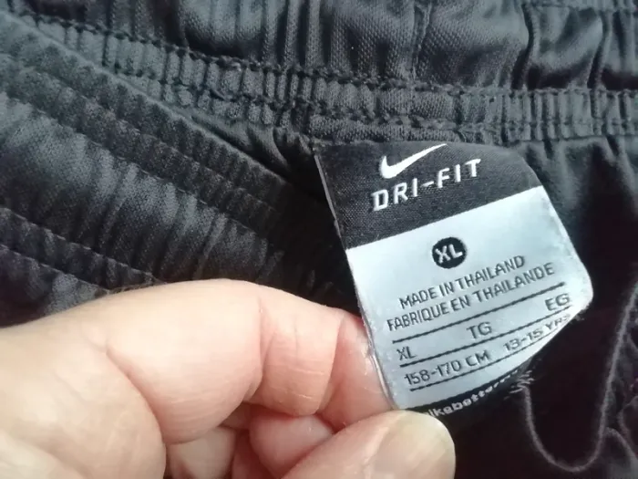 Short De Sport Nike 13-15ans. - photo numéro 3