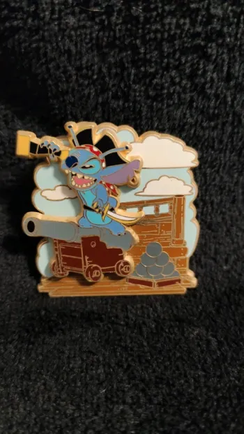 Pin's Disney Stitch pirate