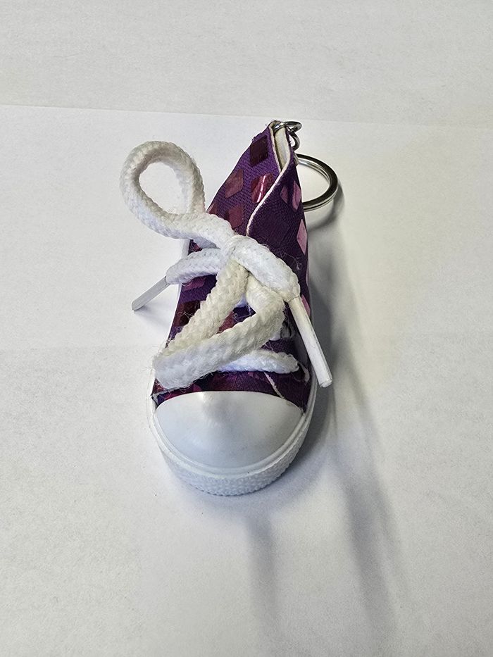 Porte clés chaussures violette - photo numéro 3